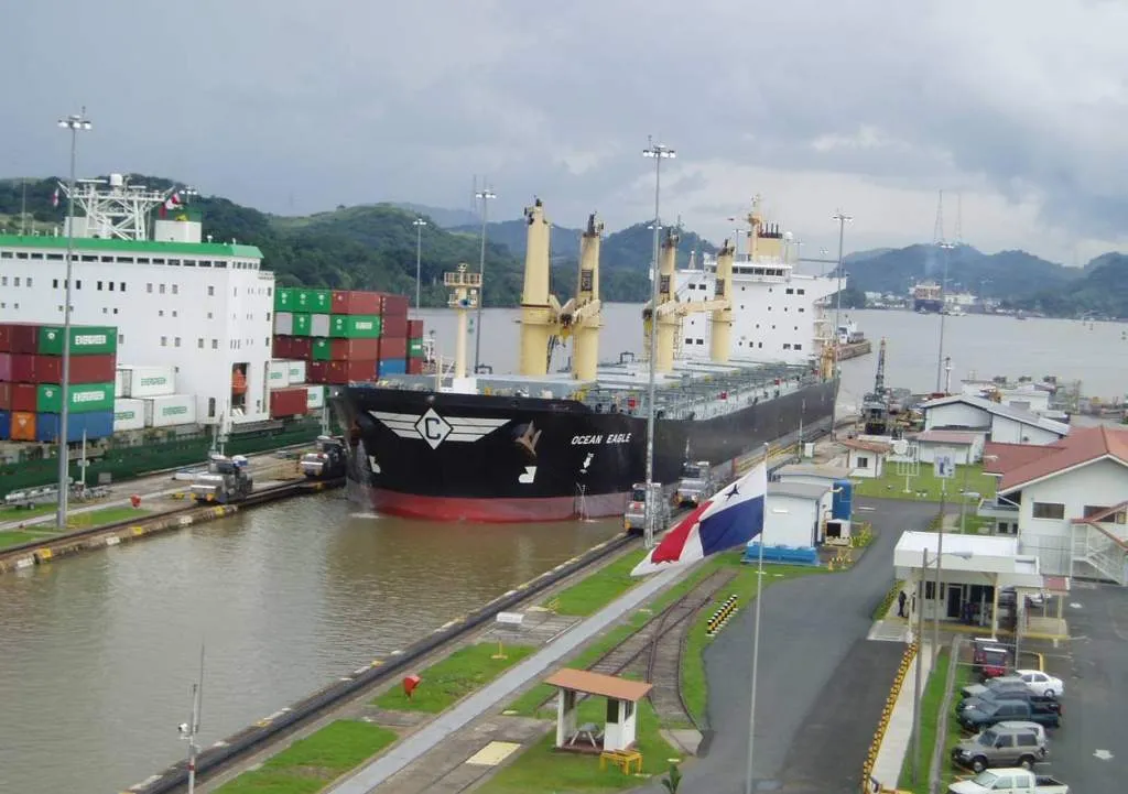 Canal de Panamá mantiene liderazgo económico del país, según Cepal