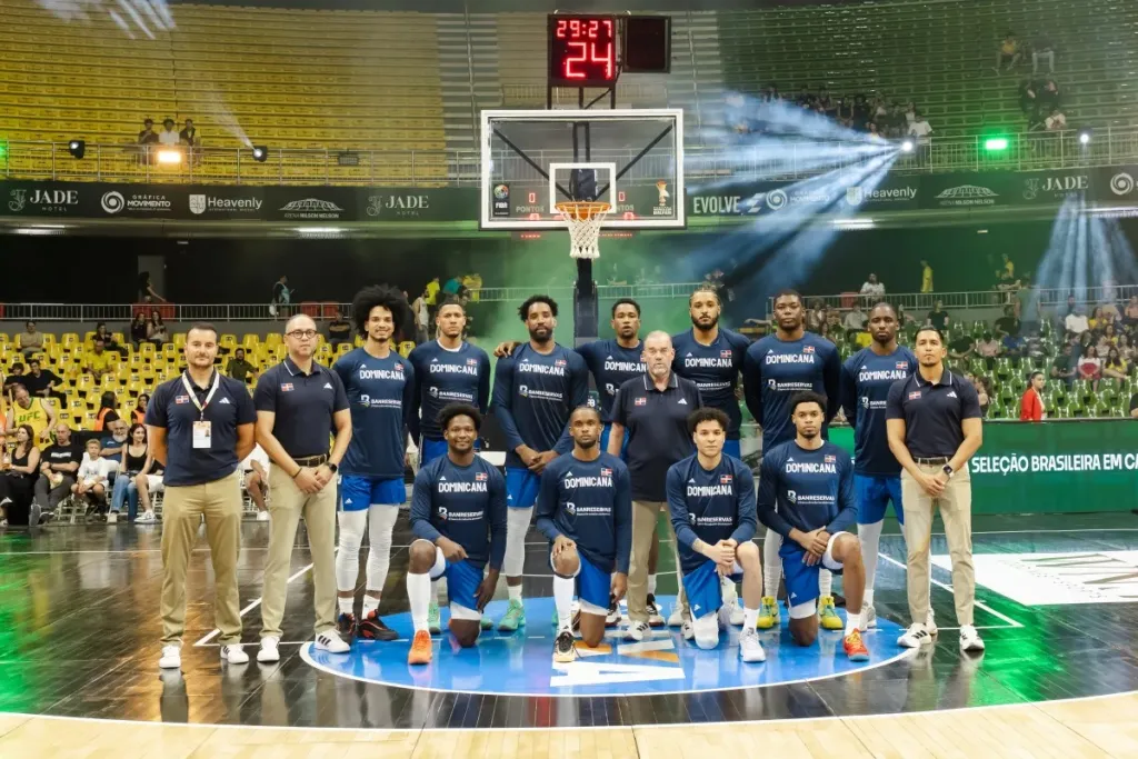 Dominicana vence a Brasil y amplia las posibilidades de volver a un Mundial de Baloncesto