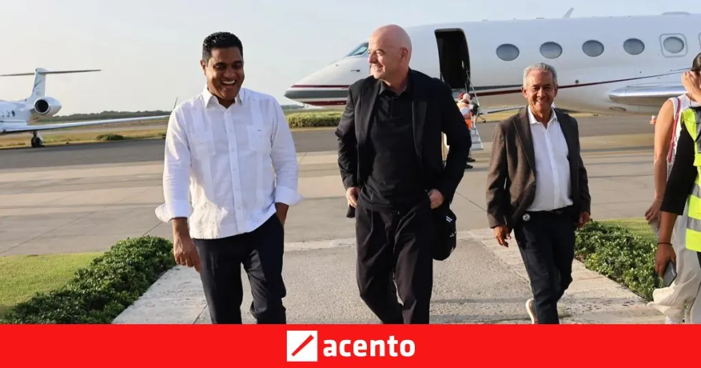 Kelvin Cruz recibe a presidentes de FIFA y Concacaf a su llegada a República Dominicana