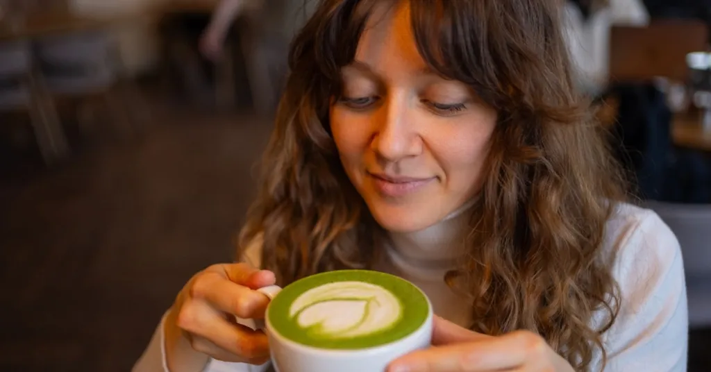 La Treatonomics explica por qué compramos un café con leche de 5 dólares cuando no podemos permitirnos las vacaciones.